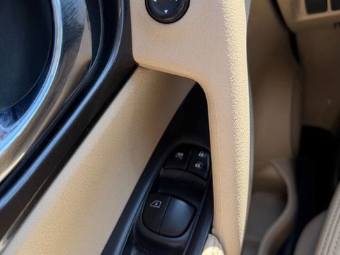 Used 2019 Nissan Rogue SV image 12