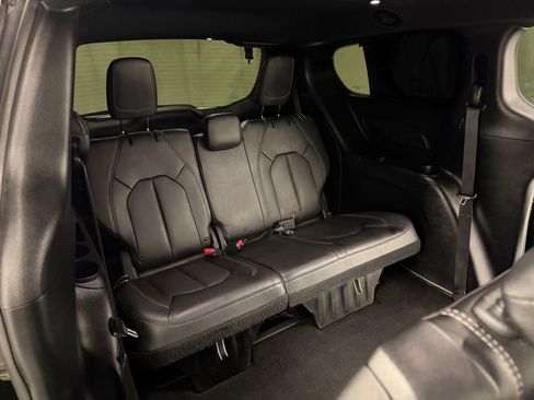 Used 2019 Chrysler Pacifica Touring-L Plus w/ S Appearance Package FWD image 15