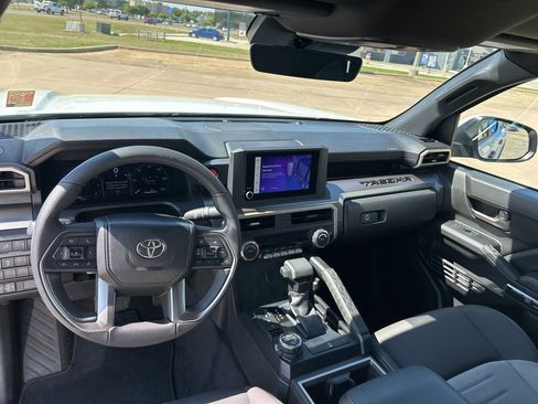 Used 2025 Toyota Tacoma TRD Off-Road image 17