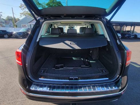 Used 2017 Volkswagen Touareg Executive AWD/4WD image 29