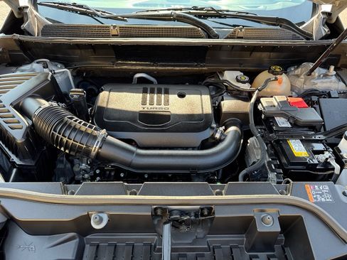 Used 2023 GMC Acadia SLT image 9