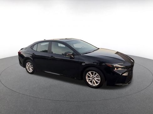 Used 2025 Toyota Camry LE image 2
