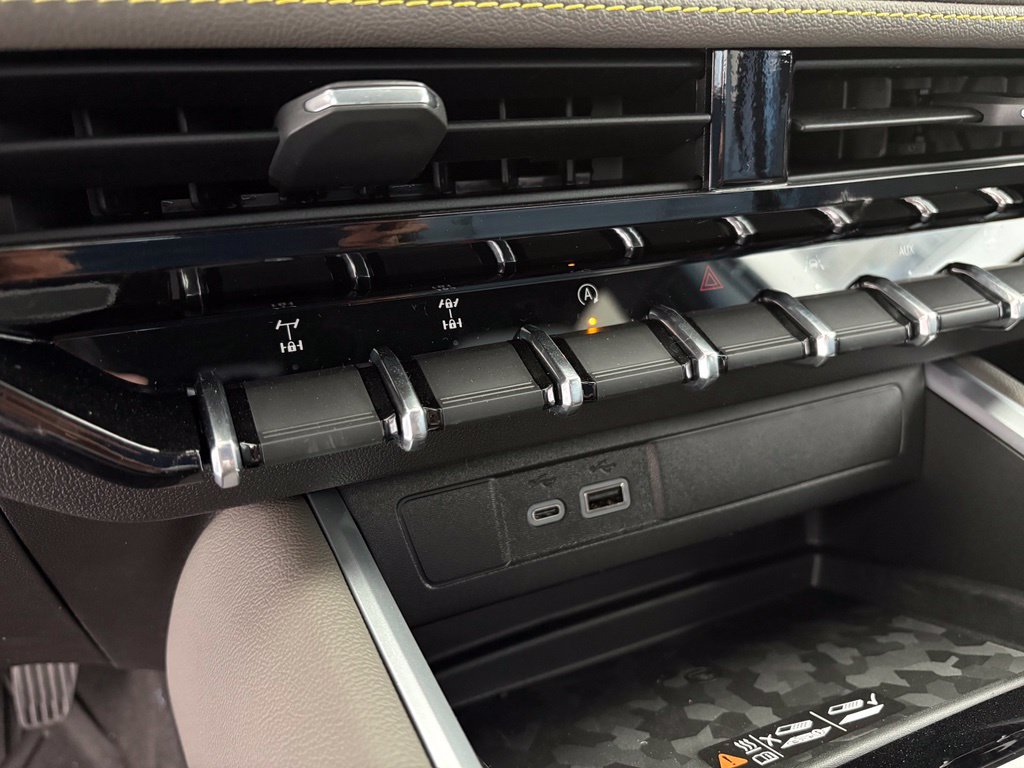 New 2026 Chevrolet Colorado ZR2 w/ Technology Package AWD/4WD image 12