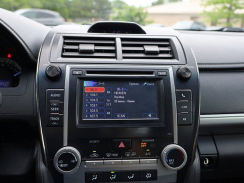 Used 2012 Toyota Camry SE FWD image 13