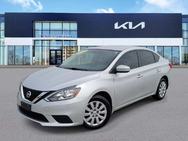 Used 2016 Nissan Sentra SV FWD image 1