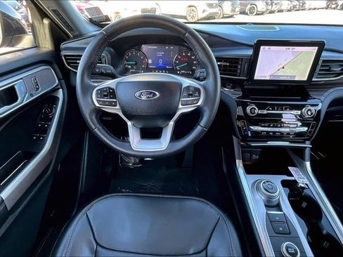 Used 2023 Ford Explorer Limited image 8