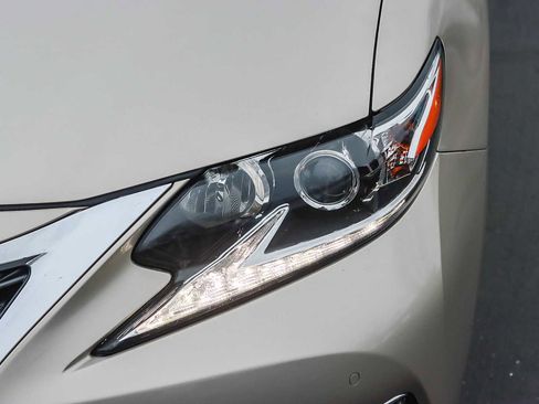 Used 2016 Lexus ES 300h image 7