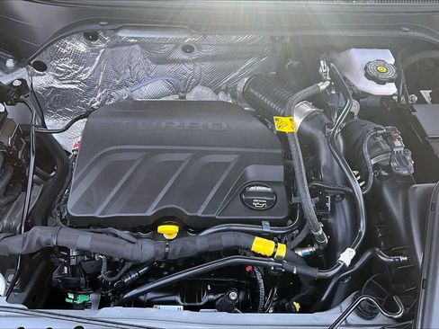 Used 2025 Chevrolet Trax LT FWD image 31