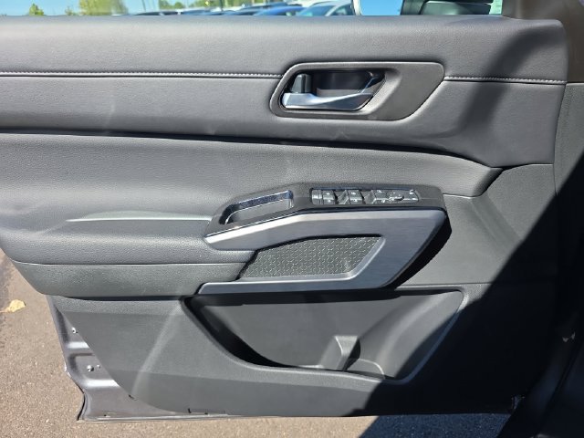 Used 2026 Nissan Pathfinder SL FWD image 18