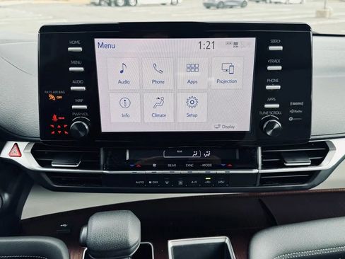 Used 2021 Toyota Sienna LE image 16