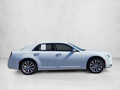 Used 2018 Chrysler 300 Limited image 4