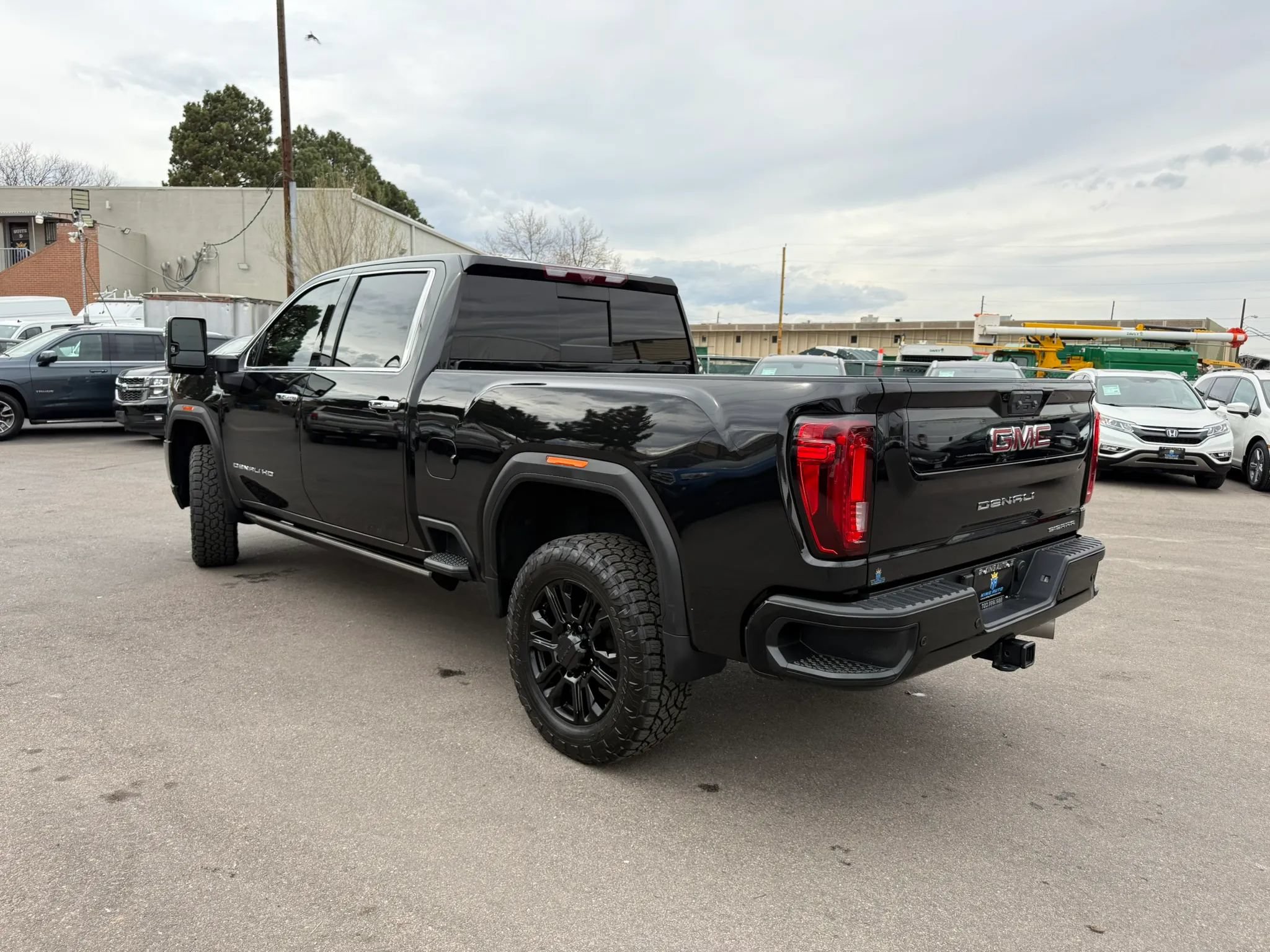 Used 2022 GMC Sierra 2500 Denali w/ Denali Black Diamond Edition AWD/4WD image 4