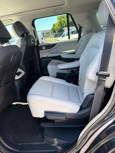 Used 2025 Lincoln Navigator Reserve AWD/4WD image 9