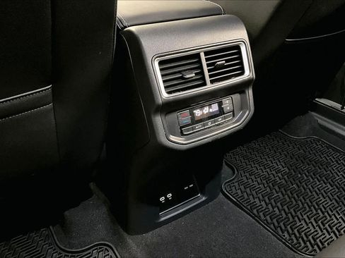 Used 2025 Volkswagen Atlas SE w/ Black Wheel Package image 35