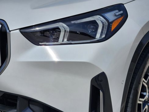 Used 2023 BMW X1 xDrive28i w/ Premium Package image 9