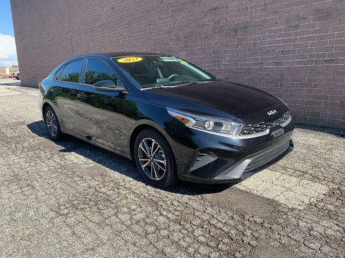 Used 2023 Kia Forte LXS w/ LXS Technology Package FWD image 7
