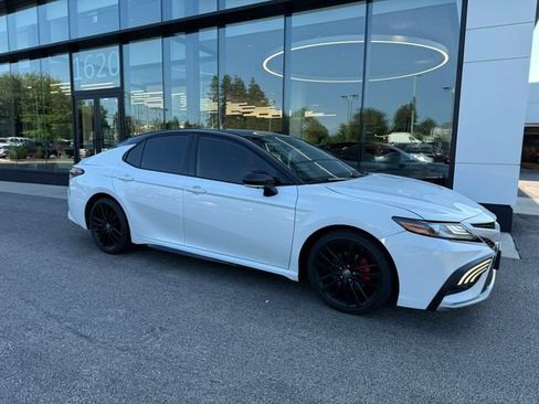 Used 2022 Toyota Camry XSE w/ Navigation Package FWD image 2