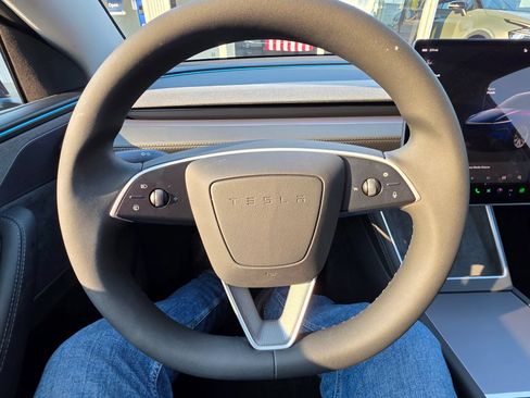 Used 2026 Tesla Model Y AWD image 18