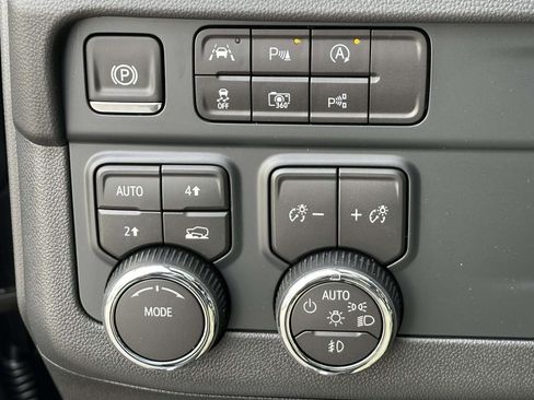 New 2026 Chevrolet Suburban High Country image 17