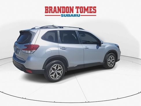 Used 2019 Subaru Forester Premium w/ All-Weather Package AWD/4WD image 10