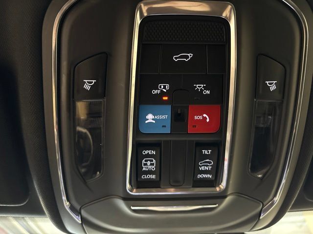 Used 2023 Jeep Grand Cherokee Altitude AWD/4WD image 26