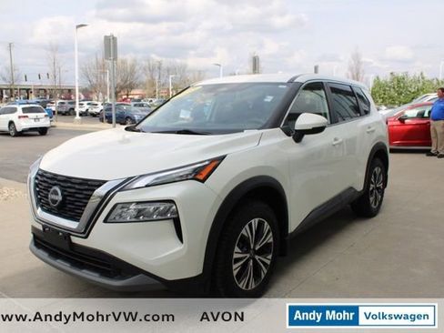 Used 2023 Nissan Rogue SV image 3