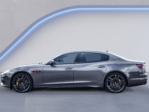 Certified 2022 Maserati Quattroporte Trofeo image 9