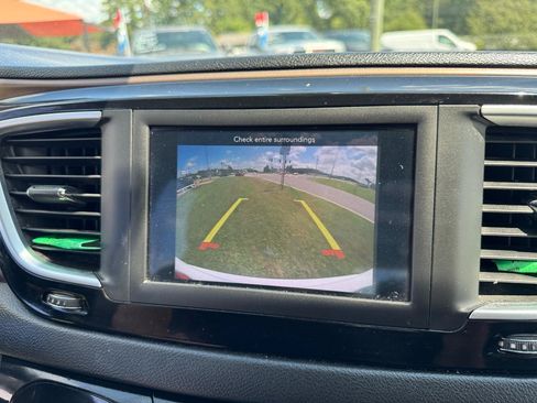Used 2021 Chrysler Voyager Lxi FWD image 35