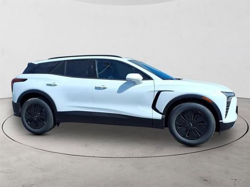 New 2025 Chevrolet Blazer EV LT image 4