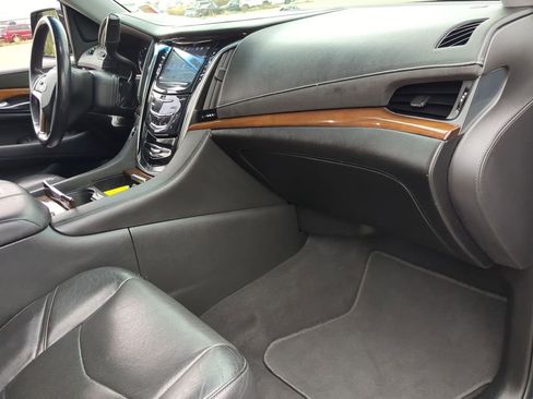 Used 2019 Cadillac Escalade Luxury image 20