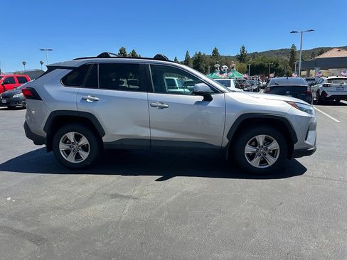 Used 2022 Toyota RAV4 XLE w/ Convenience Package FWD image 5