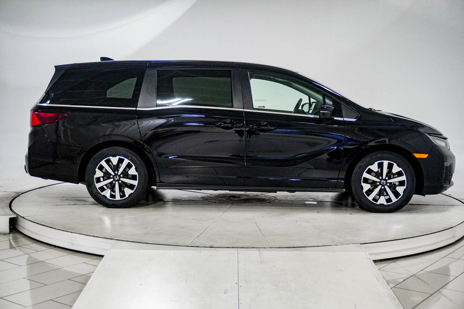 Used 2025 Honda Odyssey EX-L image 13