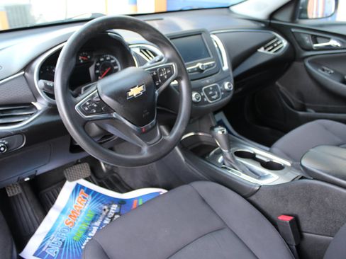 Used 2017 Chevrolet Malibu LT image 13