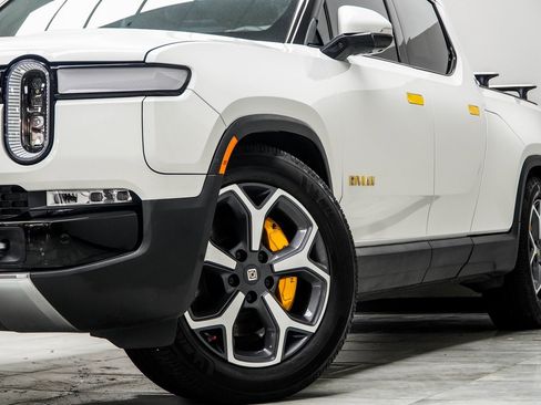 Used 2022 Rivian R1T Adventure image 3