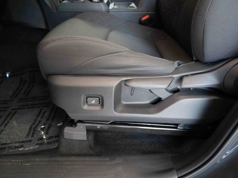 Used 2025 Toyota Tacoma SR AWD/4WD image 12