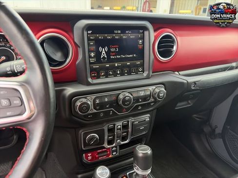 Used 2023 Jeep Gladiator Rubicon w/ Cold Weather Group AWD/4WD image 18