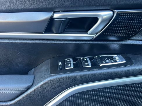 Used 2023 Kia Telluride LX image 11