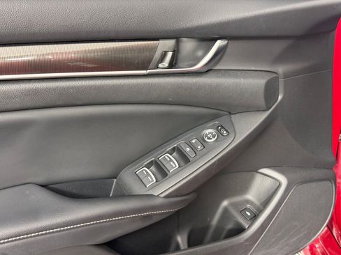 Used 2018 Honda Accord Sport image 15