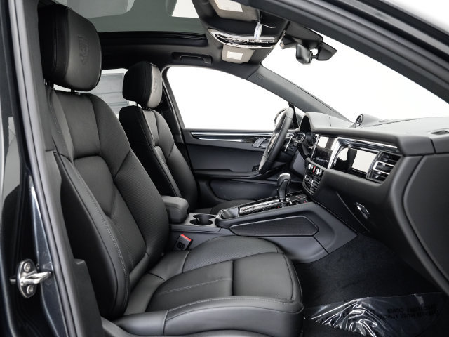 Certified 2026 Porsche Macan AWD/4WD image 24
