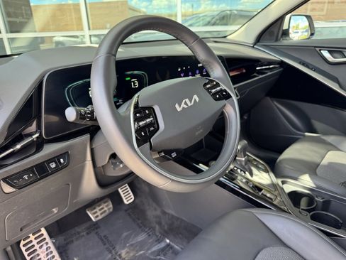 Used 2024 Kia Niro EX Touring image 34