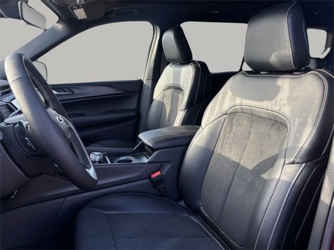 New 2025 Jeep Grand Cherokee L Altitude image 15