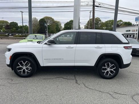 Used 2023 Jeep Grand Cherokee Limited AWD/4WD image 5