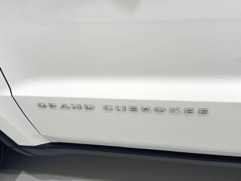 Used 2013 Jeep Grand Cherokee Altitude image 16