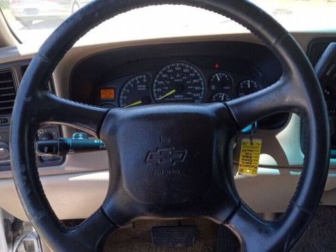 Used 2002 Chevrolet Suburban LT RWD image 16