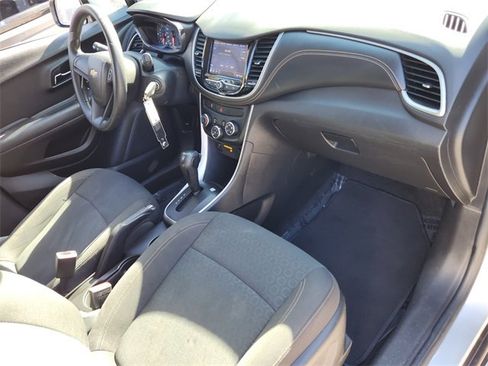 Used 2020 Chevrolet Trax LS image 20