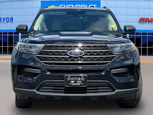 Used 2023 Ford Explorer XLT AWD/4WD image 2