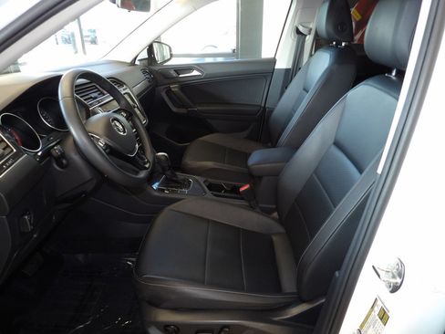 Used 2020 Volkswagen Tiguan SE image 26