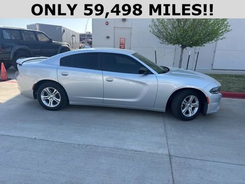 Used 2023 Dodge Charger SXT image 2