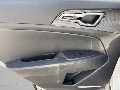 Used 2024 Kia Sportage LX image 18