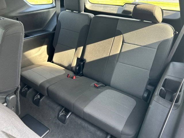 Used 2023 Chevrolet Traverse LT FWD image 42